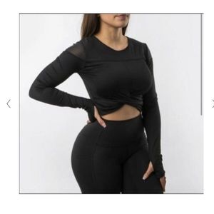 BUFFBUNNY COLLECTION Knotty Long Sleeve Crop Top